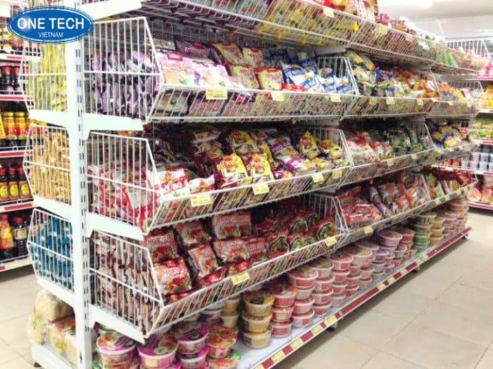 Kệ giỏ mì chuyên trưng bày mì tôm, bim bim trong siêu thị