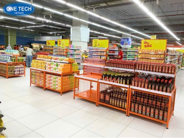 Kệ cam 3 tầng trong siêu thị