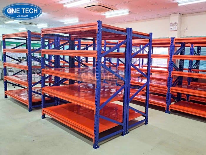 Kệ trung tải chịu lực lớn cho kho vừa tại TPHCM