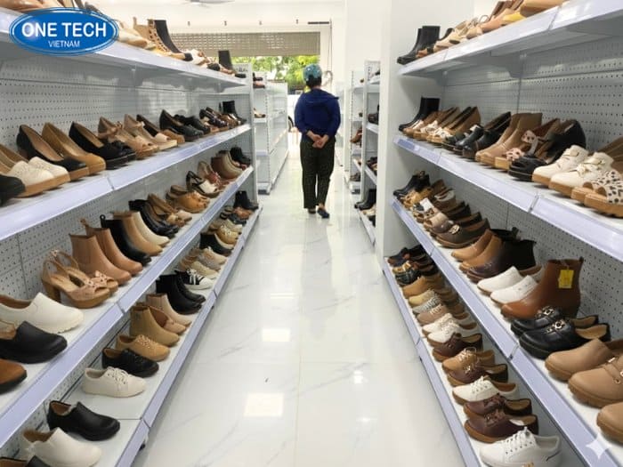 Giá kệ trưng bày giày cho shop lưng tôn chắc chắn