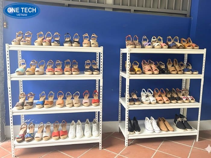 Kệ V cài thông minh, sức tải tốt, vừa trưng bày vừa lưu trữ giày dép