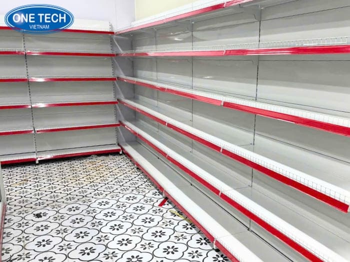 Kệ lưng tôn liền tạo cảm giác cao cấp cho siêu thị