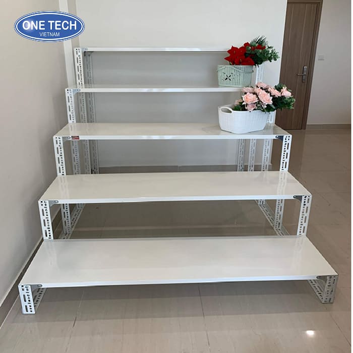 Kệ V lỗ bậc thang để hoa tươi