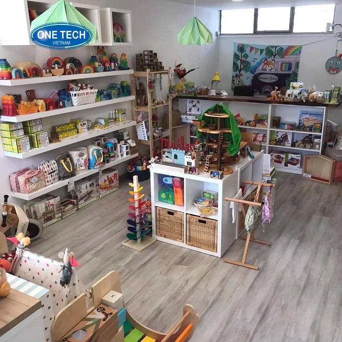 Kệ gỗ trưng bày đồ chơi trẻ em tạo ấn tượng tốt với khách hàng