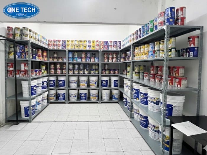 Kệ v lỗ để sơn nước