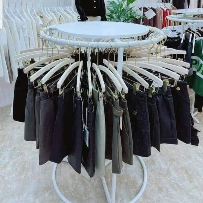 Kệ treo quần áo shop hình tròn