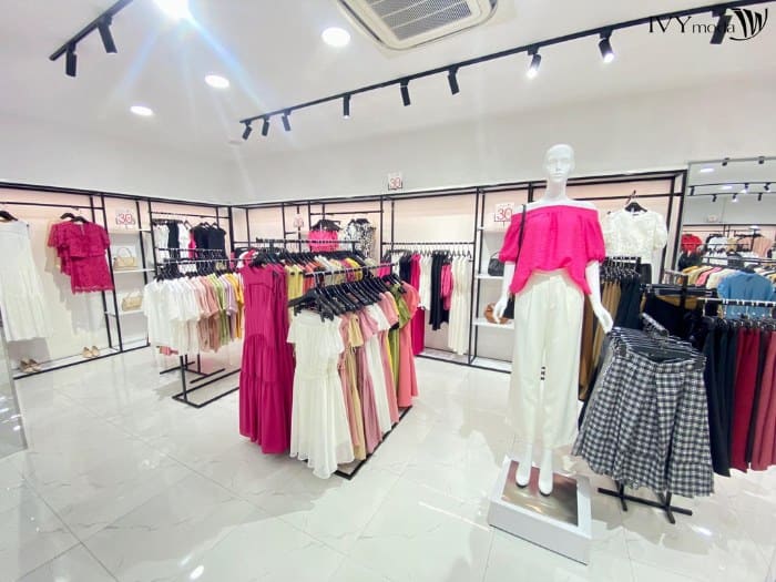Mẹo treo quần áo trên kệ khoa học, thẩm mỹ