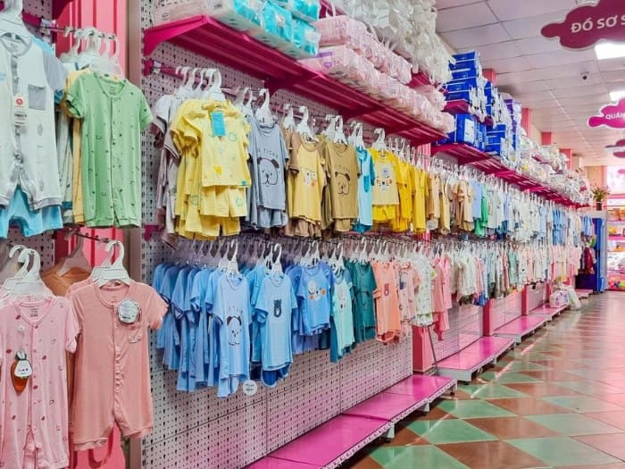 Tại sao nên dùng kệ sắt treo quần áo shop thời trang