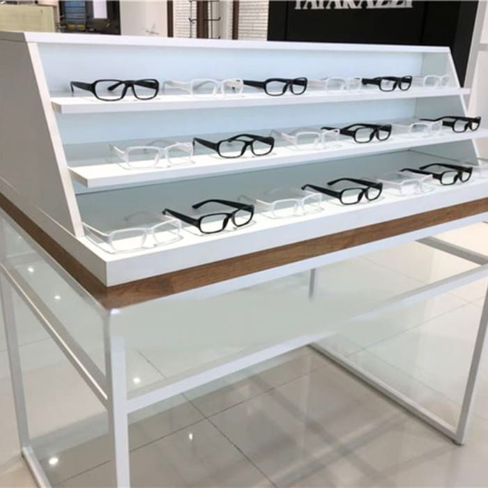 Kệ hình bậc thang trưng bày kính mắt