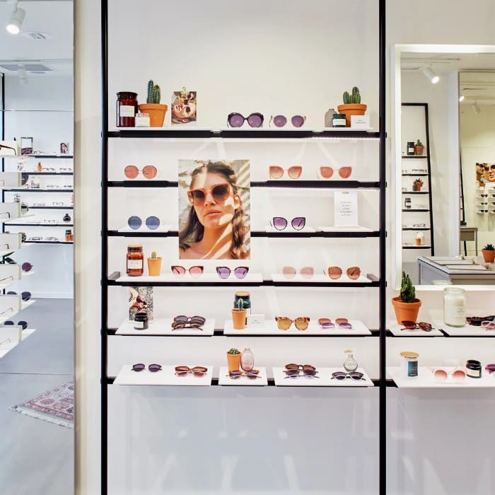 Kinh nghiệm chọn kệ trưng bày mắt kính