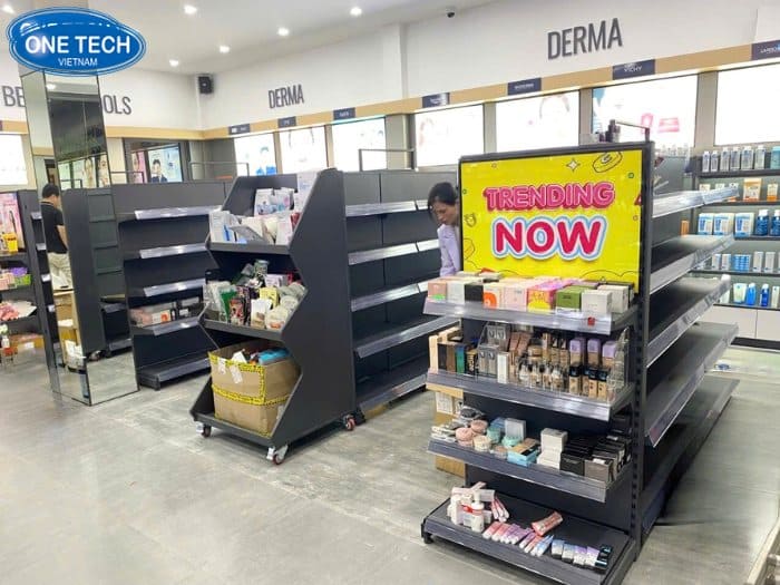 Kệ gỗ cho cửa hàng mỹ phẩm