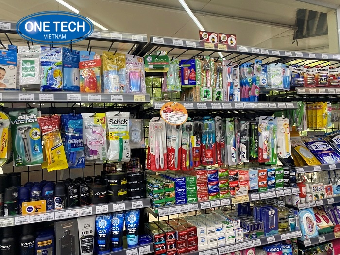 Kệ bày bán bàn chải đánh răng giúp bạn sắp xếp sản phẩm một cách khoa học