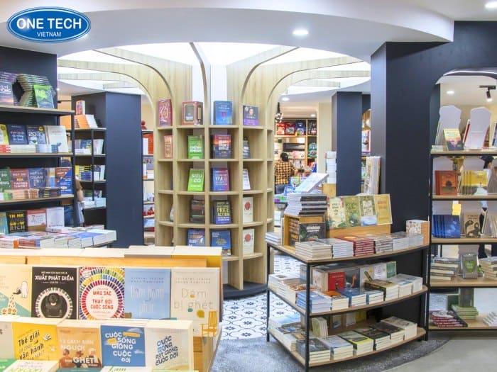 Giá kệ trưng bày sách báo khung sắt mặt gỗ