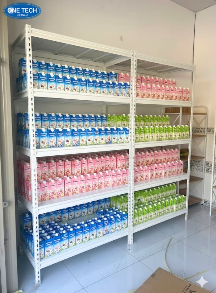 Kệ V cài trưng bày số lượng lớn sữa Vinamilk