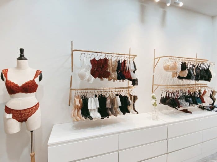 Kệ treo tường không chiếm nhiều diện tích sàn