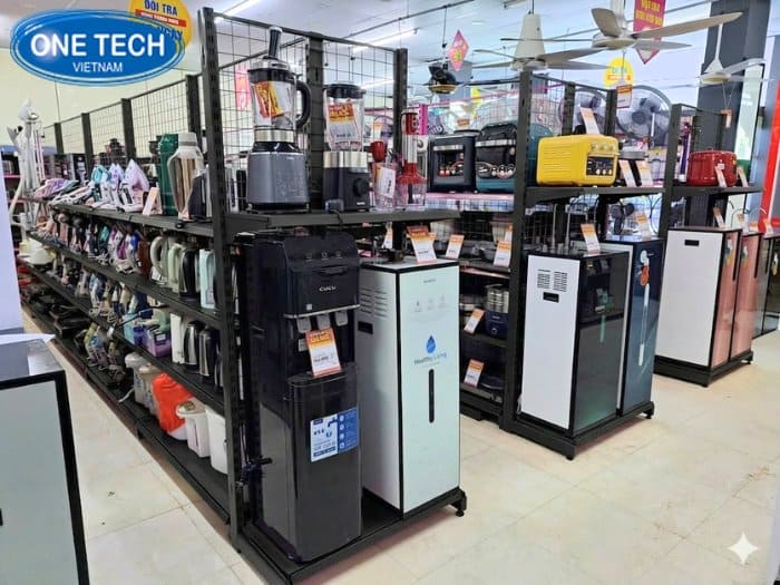 Kệ màu đen trưng bày máy lọc nước