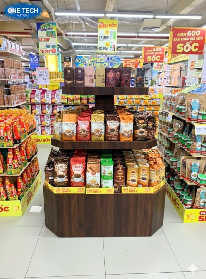 Ụ khuyến mãi trưng bày cà phê tại vị trí trung tâm