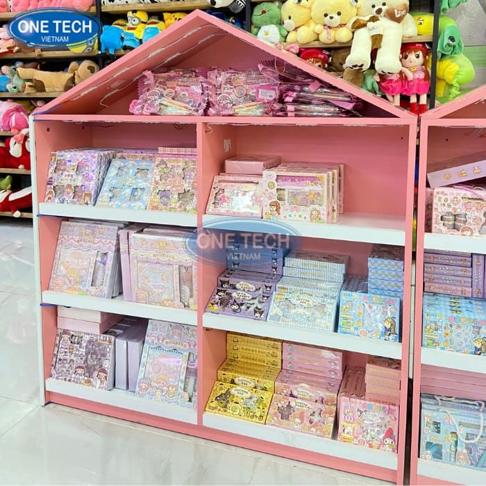 Kệ màu hồng trưng bày sách thu hút