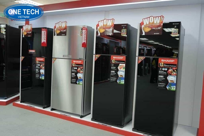 Kệ trưng bày tủ lạnh trong siêu thị điện máy