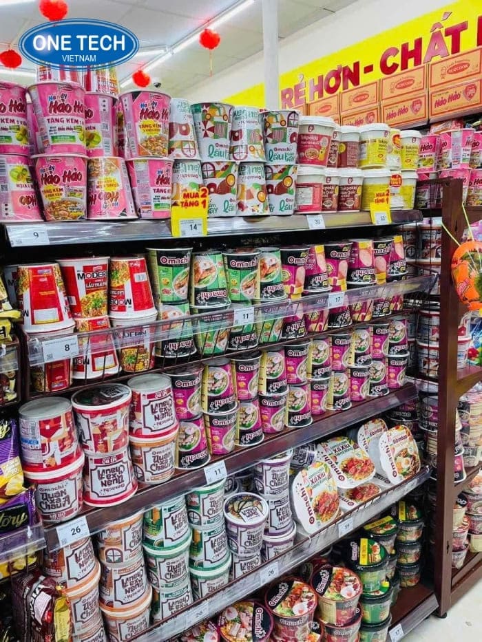 Kệ trưng bày mì tôm hộp