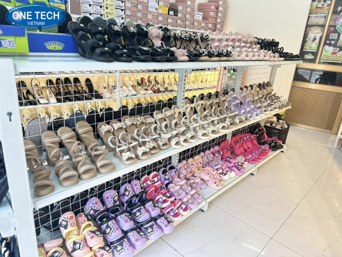 Kinh nghiệm lựa chọn kệ trưng bày giày dép trẻ em phù hợp