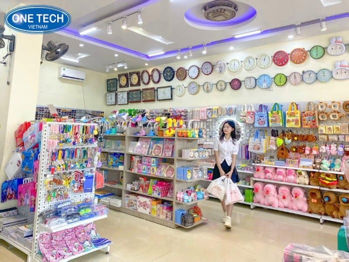 Tổng hợp các mẫu kệ trưng bày đồ lưu niệm đẹp, thu hút khách
