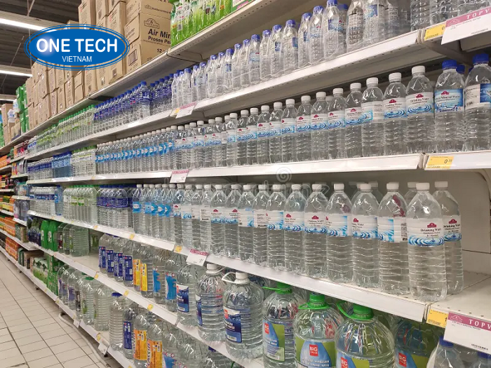 Giá kệ bày bán nước suối màu trắng - Lựa chọn phổ biến nhất hiện nay