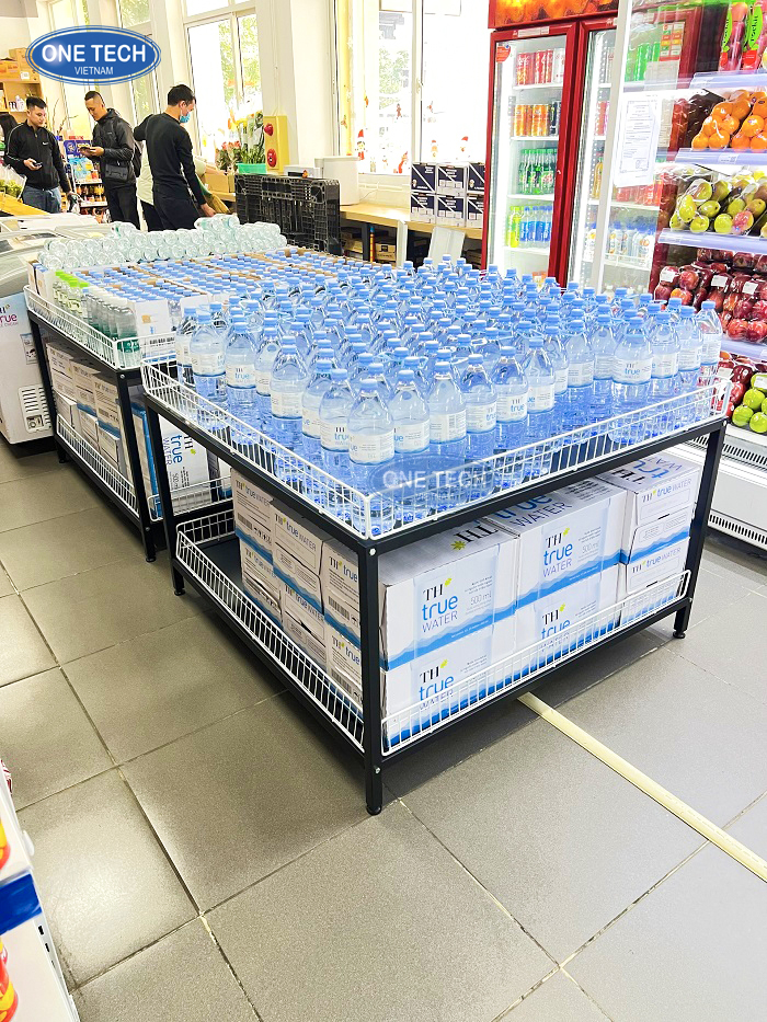 Ụ bày hàng siêu thị trưng bày nước suối tại Quảng Bình