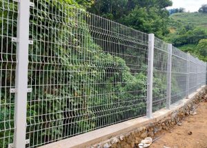 Hàng rào lưới thép có thiết kế đơn giản