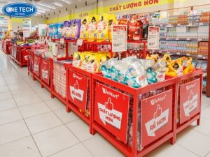 Giá kệ trưng bày nước xả màu đỏ độc quyền nhà Winmart