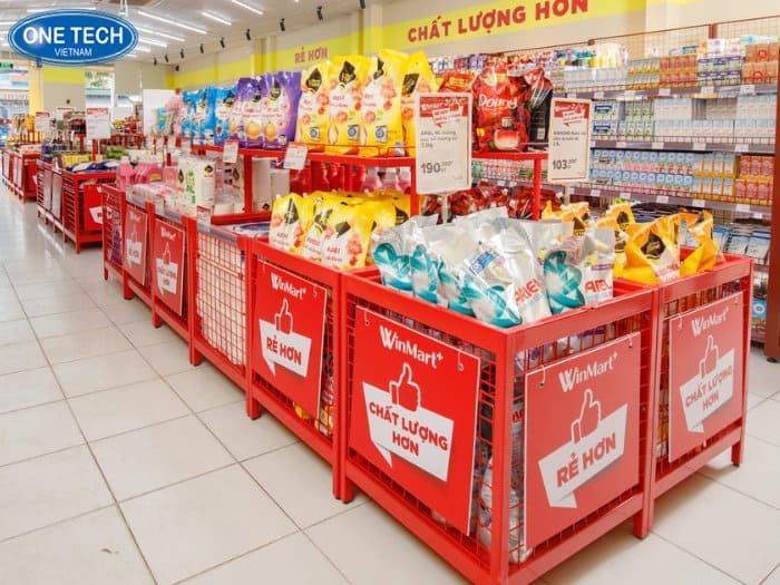 Giá kệ trưng bày nước xả màu đỏ độc quyền nhà Winmart