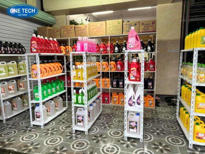 Kệ sắt V lỗ cho những cửa hàng nước giặt phổ thông