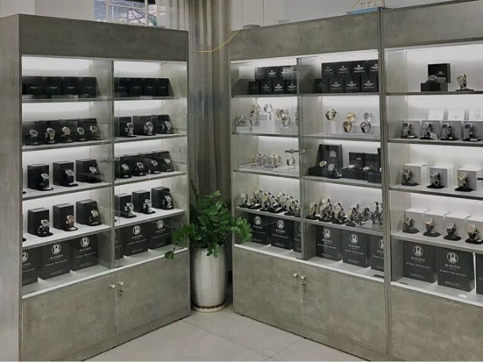 Kệ xám ghi độc đáo dùng trưng bày đồng hồ đeo tay