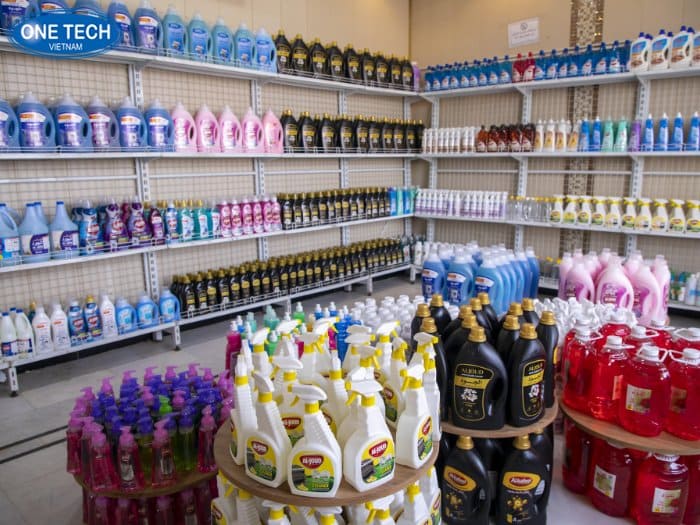 Kinh nghiệm chọn và sử dụng giá kệ trưng bày nước xả vải