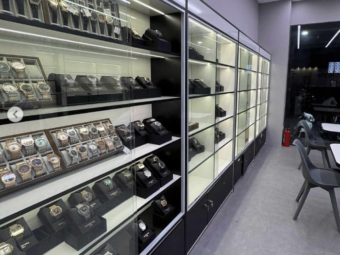 Sự khác biệt của kệ trưng bày đồng hồ đeo tay