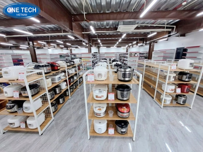 Kệ phối gỗ cho cửa hàng nồi cơm điện cao cấp