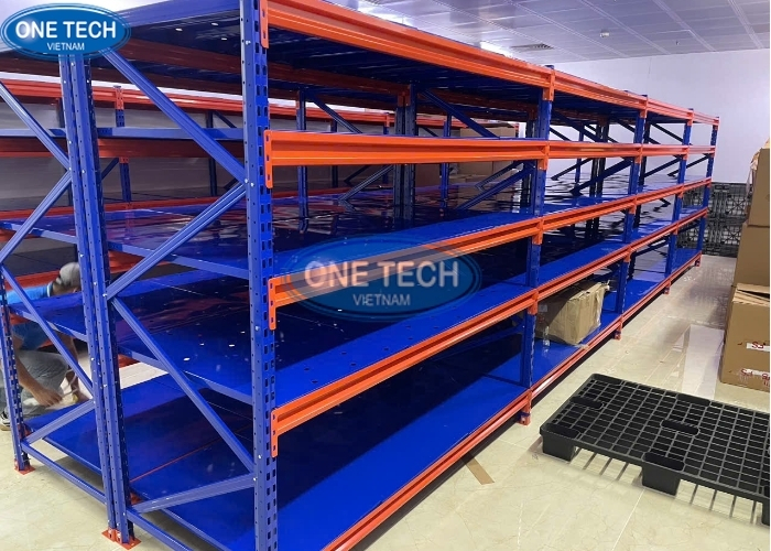 Kệ kho hạng trung tại Bắc Ninh của One Tech Group