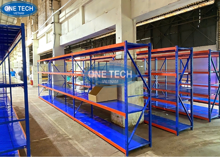 Kệ kho trung tải của One Tech Group tại Bắc Ninh