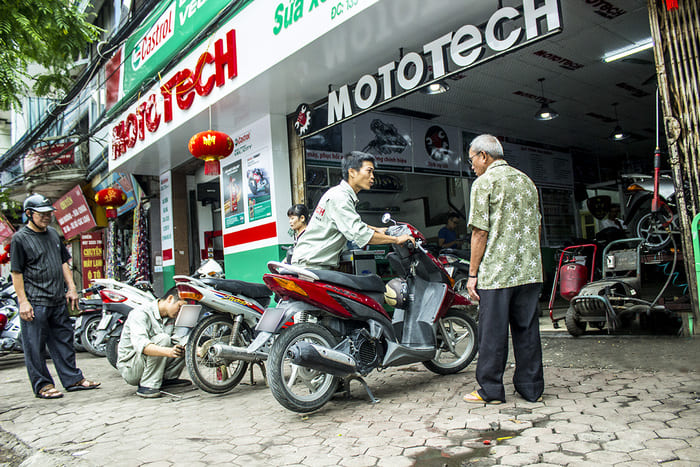 Sửa chữa xe đạp, xe máy