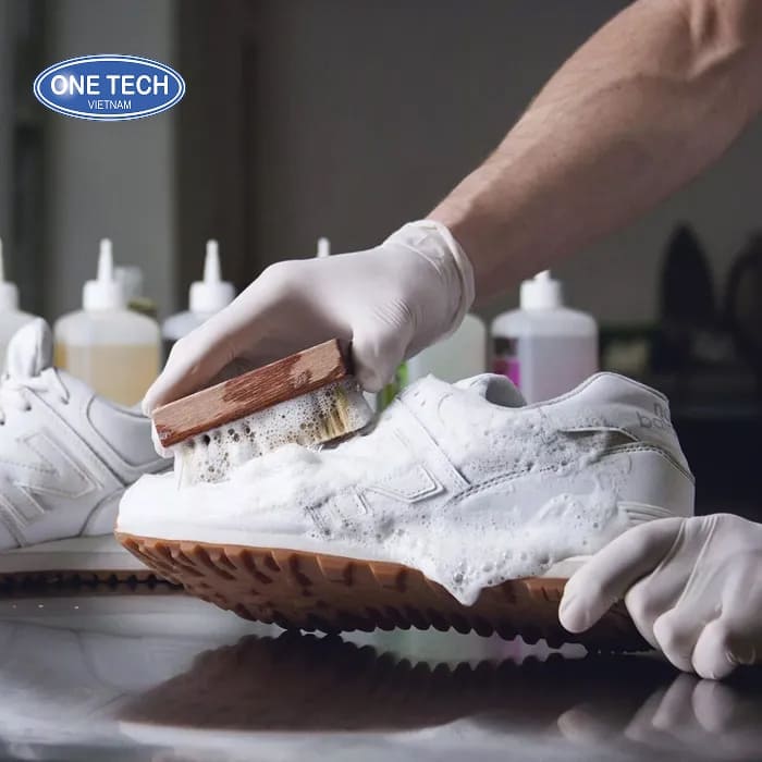 Dịch vụ vệ sinh giày sneaker