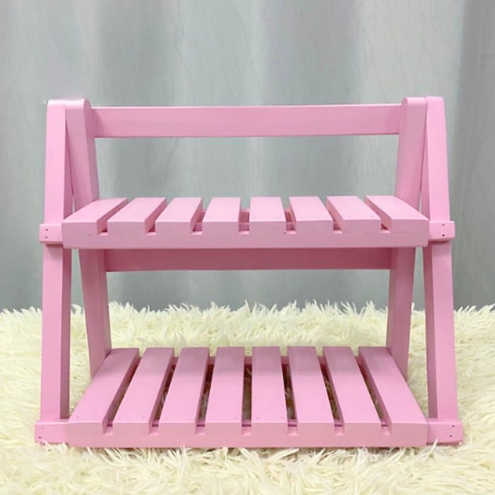Kệ gỗ màu sáng hoặc pastel theo phong cách tối giản