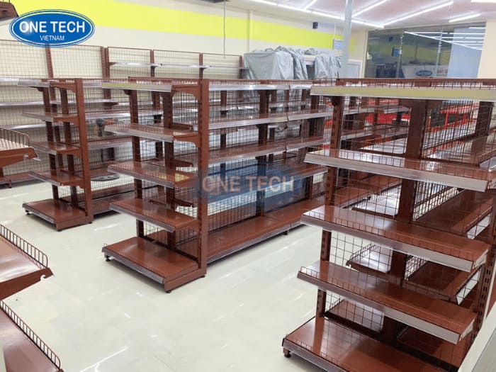 Kệ siêu thị lưng lưới màu nâu đỏ 
