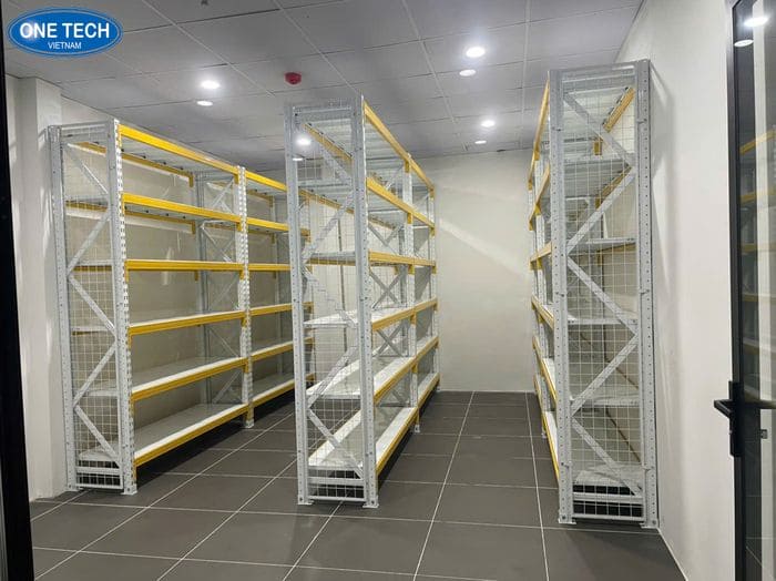 Kệ trung tải, tải trọng 200 - 700kg/tầng