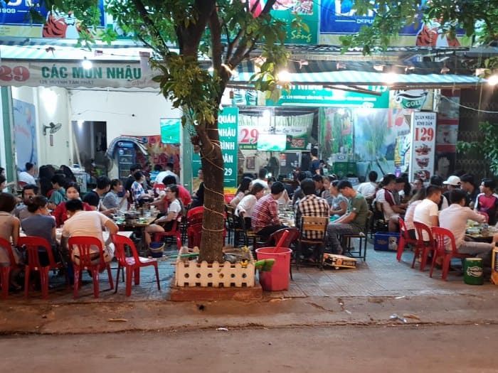 Quán nhậu cho công nhân viên mỗi dịp cuối tuần