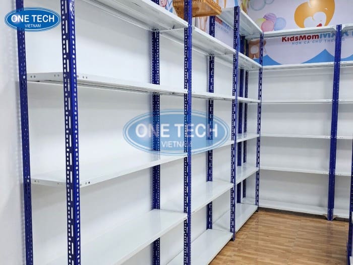 Kệ trưng bày bằng săt màu trắng phối xanh 02