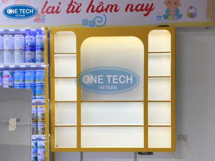 Kệ trưng bày màu trắng phố vàng 03