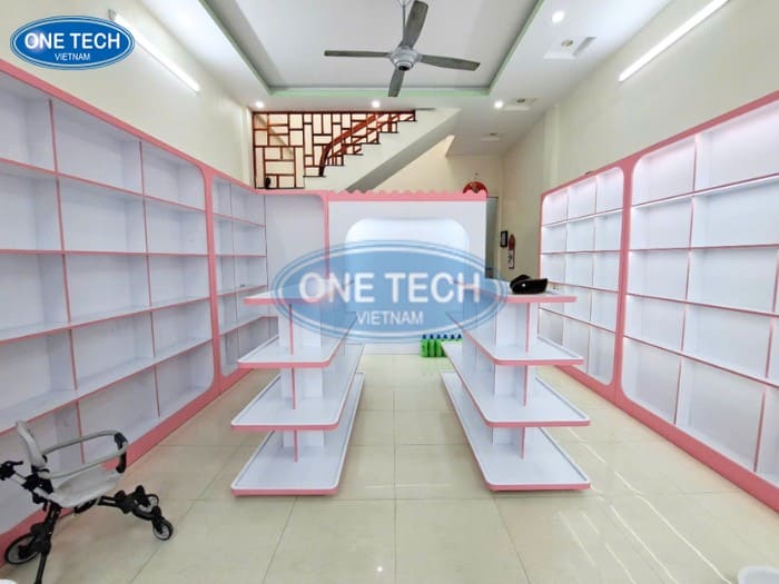 Kệ trưng bày trắng phố hồng có đèn led 02