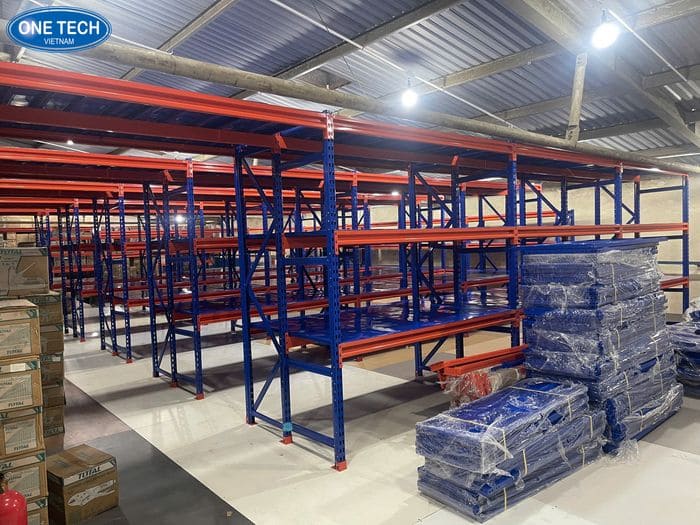 Cách lựa chọn kích thước kệ trung tải phù hợp với kho hàng