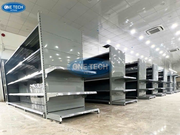 Dự án mẫu kệ màu xám xi măng cho Media Mart mới