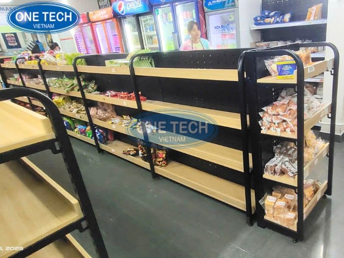 Kệ gỗ khung sắt trưng bày hàng